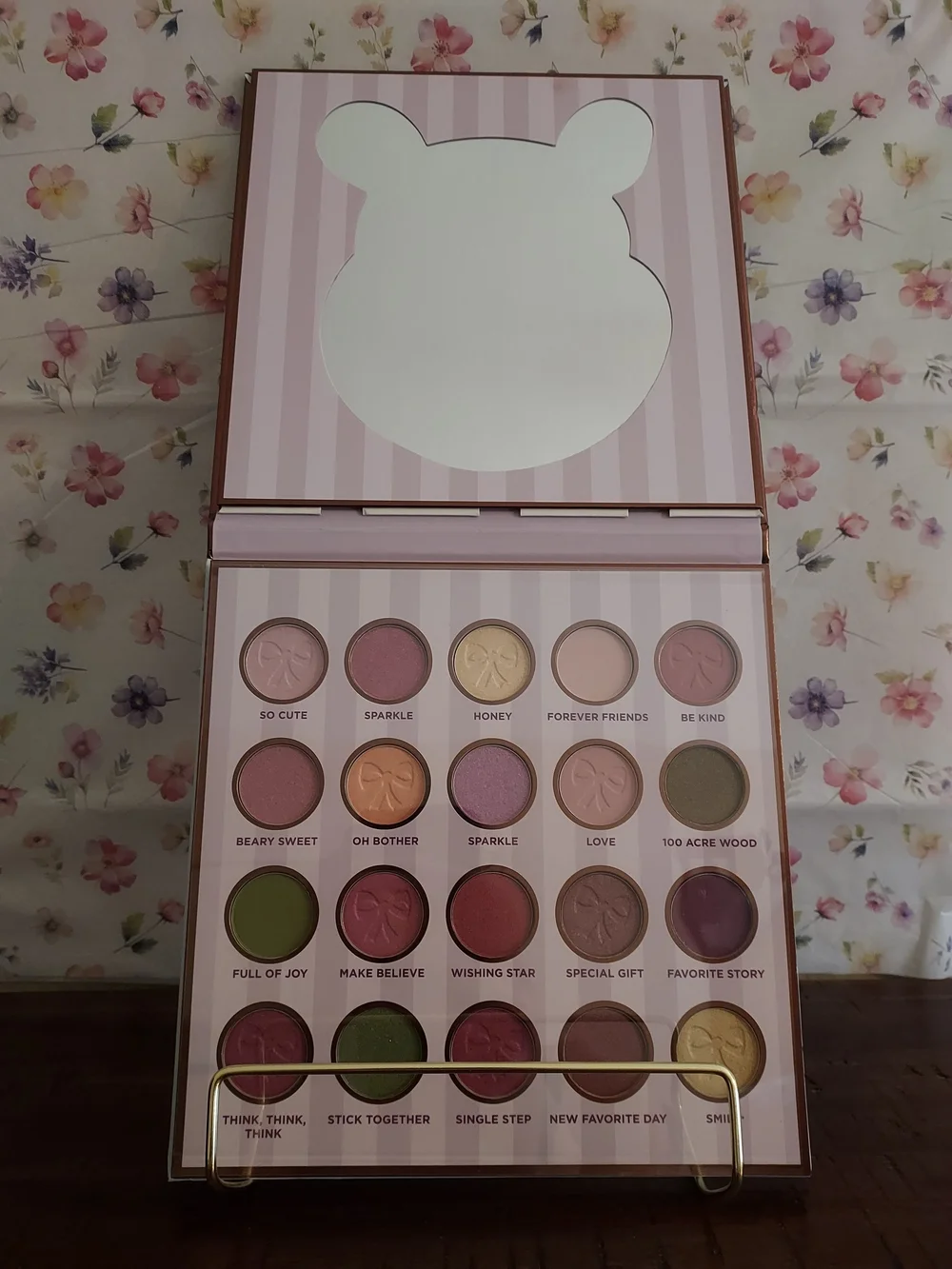 Disney Winnie the Pooh Eyeshadow Palette – Pastel Pink & Cream Shades